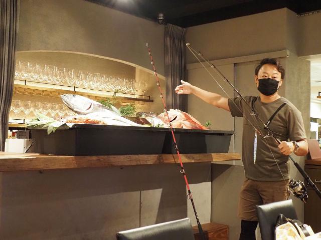 客が釣った魚を調理する会員制レストラン コロナ禍で増床の決断 日経クロストレンド 客が釣った魚を調理する会員制レストラン コロナ禍で増床の決断 日経クロストレンド