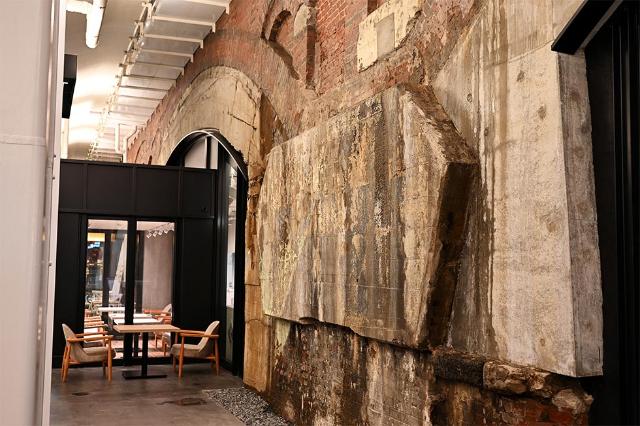 日比谷okuroji jr高架下の 忘れ去られた空間 を大人の路地に 日経クロストレンド