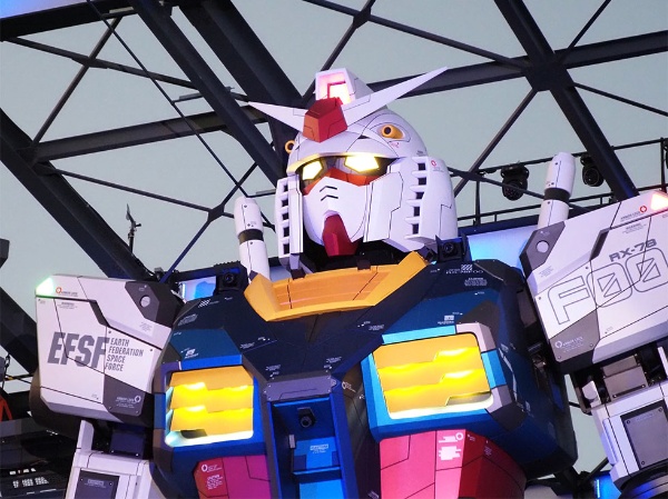 全長18メートルの 動くガンダム 起動 40周年機に横浜に新名所 日経クロストレンド 全長18メートルの 動くガンダム 起動 40周年機に横浜に新名所 日経クロストレンド