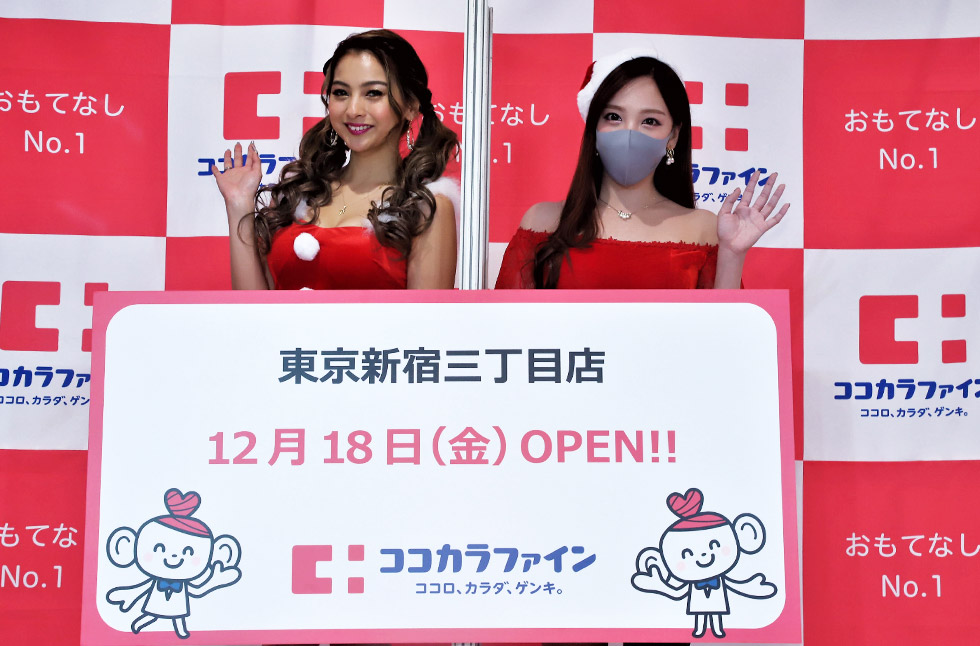 ココカラファイン東京新宿三丁目店オープン前日の記者発表会ではタレントのゆきぽよ（左）とざわちん（右）がゲストとして登壇した