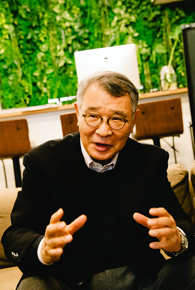 佐々木隆一CEO（最高経営責任者）。ロイヤリティバンクの親会社ぶらあぼホールディングスのCEOも務める。著作権情報集中処理機構（CDC）の会長でもある