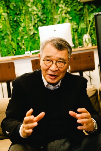 佐々木隆一CEO(最高経営責任者)。ロイヤリティバンクの親会社ぶらあぼホールディングスのCEOも務める。著作権情報集中処理機構(CDC)の会長でもある