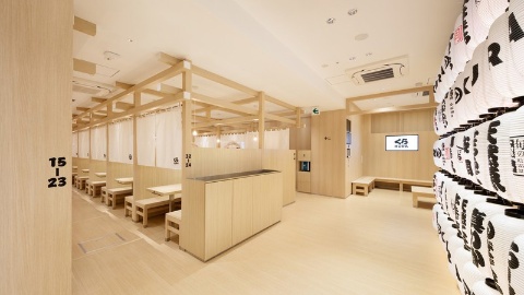 2021年4月22日にオープンしたグローバル旗艦店2号店「くら寿司 道頓堀」。座席数は204席