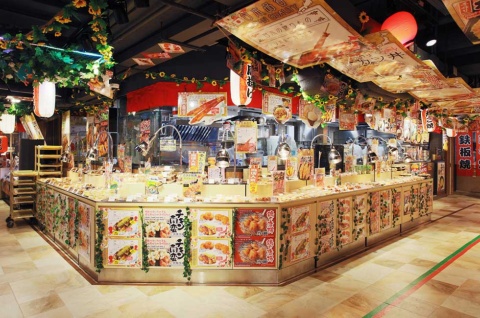 DON DON DONKIの総菜売り場。数ある取扱商品の中でも日本食が人気だという