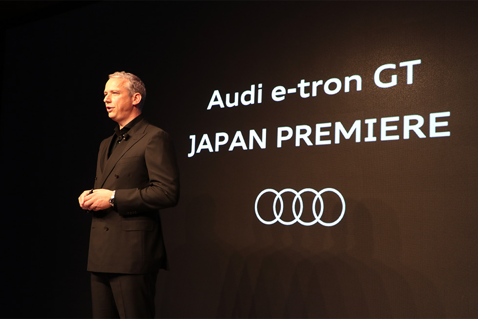 「Audi e-tron GT」の発表会に登壇したノアック社長