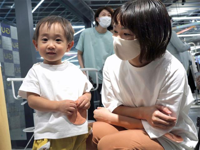 着ると自己肯定感が高まる Guが 五感を育むベビー服 発売 日経クロストレンド 着ると自己肯定感が高まる Guが 五感を育むベビー服 発売 日経クロストレンド