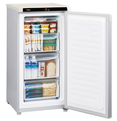 食品を急いで冷凍する「急冷凍モード」付きの冷凍庫「JF-NU102C」（102L/直冷式）。オープン価格、実勢価格は税込み2万8770円（写真提供／ハイアールジャパンセールス）