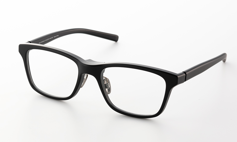 ジンズの眼鏡型デバイス「JINS MEME」 価格半分、サブスクも開始：日経 