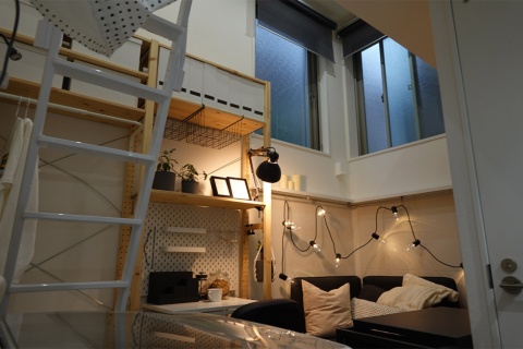 イケア・ジャパンが10平米のワンルームを月々99円で貸し出す「Tiny Homes 小さな部屋に、アイデア広がる。」で使われる部屋。イケアの家具や食器などが備え付けられている