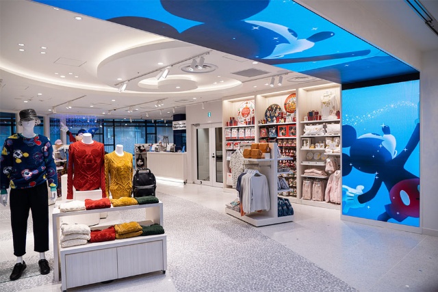 新宿にディズニーストア旗艦店 豪華な内観も 主役はスタッフ 日経クロストレンド 新宿にディズニーストア旗艦店 豪華な内観も 主役はスタッフ 日経クロストレンド