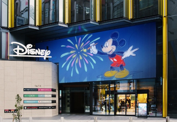 新宿にディズニーストア旗艦店 豪華な内観も 主役はスタッフ 日経クロストレンド 新宿にディズニーストア旗艦店 豪華な内観も 主役はスタッフ 日経クロストレンド