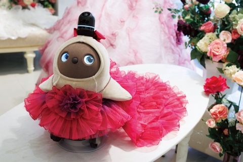 プレタクチュールの1つで、ドレスの引き裾は取り外すこともできる