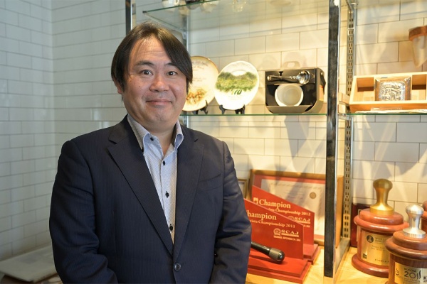 丸山珈琲社長が語る ブランド維持のためのやせ我慢 やめました 日経クロストレンド 丸山珈琲社長が語る ブランド維持のためのやせ我慢 やめました 日経クロストレンド