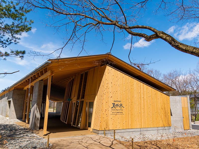 サントリー天然水新工場に「ブランド体験施設」　見学超える新発想