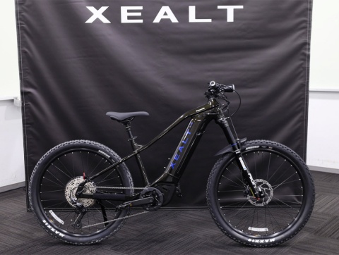 パナソニック サイクルテックのスポーツタイプの電動アシスト自転車の新ブランド「XEALT（ゼオルト）」第1弾モデルとなる2022年4月8日発売の「XEALT（ゼオルト）M5」（カラーはブルブラック）。44万2000円（税込み）