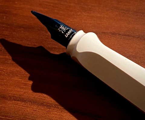 The Chinese character nib is engraved with the characters