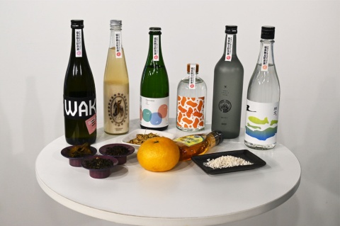 日本でもまだなじみの薄い「クラフトサケ」。日本酒にフルーツやハーブなどの副原料を加えたこれまでにない醸造酒として認知拡大を狙う