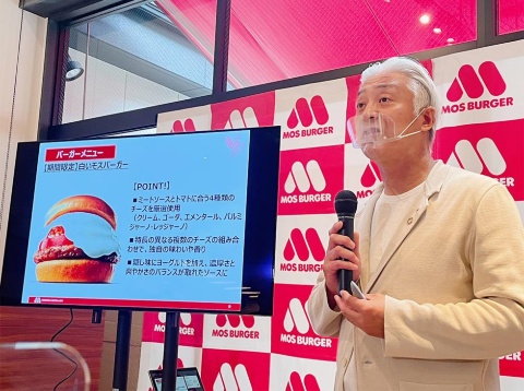 「枝豆とコーンなので、ギルトフリー感覚で召し上がっていただけるのでは」と語る、商品開発担当のモスフードサービス マーケティング本部の濱崎真一郎商品開発部長