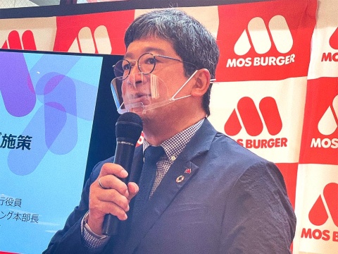 「来店される方の2人に1人は、夏トクセットをオーダーすると予測している」と語るモスフードサービスの安藤芳徳マーケティング本部長