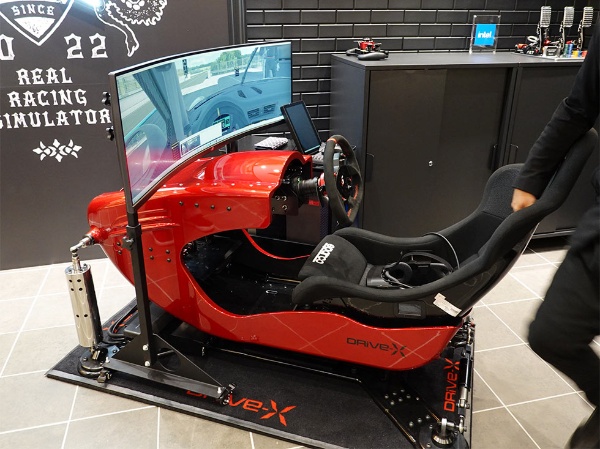 Ginza Sixで 198万円のドライブシミュレーター がバカ売れの理由 日経クロストレンド Ginza Sixで 198万円のドライブシミュレーター がバカ売れの理由 日経クロストレンド
