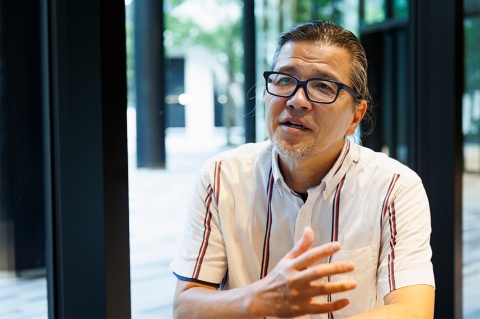 「SKS JAPAN」の共同創設者で、フードテックエバンジェリストの外村仁氏。日本で初めて食の大企業と世界のスタートアップが協業する場となる「Food Tech Studio - Bites!」を立ち上げるなど、フードテック領域の第一人者として知られる