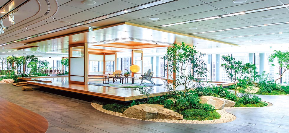Salesforce Towerの最上階に位置する「‘Ohana Floor」にある和室。議論や交流の場として使用できる。セールスフォース・ジャパンは2022年8月に「2022年度 第35回日経ニューオフィス賞 ニューオフィス推進賞」を受賞した（写真提供／セールスフォース・ジャパン）