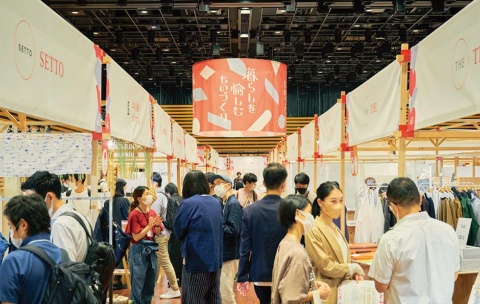 東京・恵比寿のイベントスペース「EBiS303」で開催された「大日本市」の様子。一般向けではなく、工芸メーカーとバイヤーなどのマッチングを狙っている