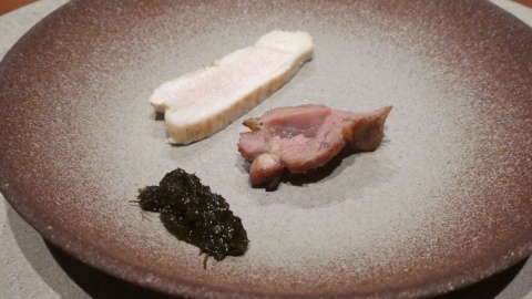 青のり柚子胡椒（写真下側）を熊本地鶏「天草大王」に合わせた料理