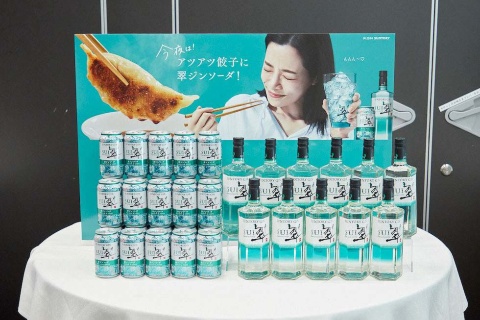 22年は、計画比158%となる395万ケース(1ケース6リットル換算)を売り上げた「翠ジンソーダ缶」