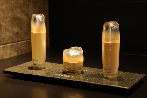 花王は最高価格帯ブランド「SENSAI」の中でも最高ランク帯の「UTM」シリーズをリニューアル発売する