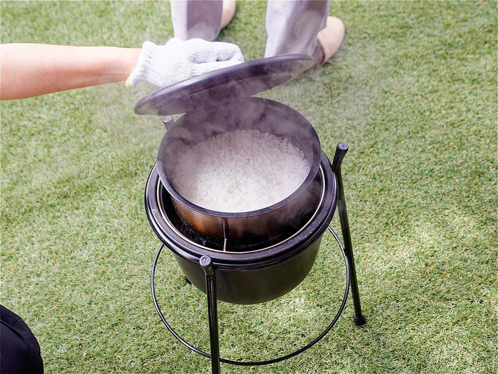 タイガー100周年の“魔法” 「電気がいらない炊飯釜」の開発秘話：日経