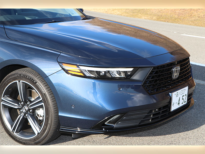 復活のアコード、縮小セダン市場でキラリ　40〜60代は振り向くか