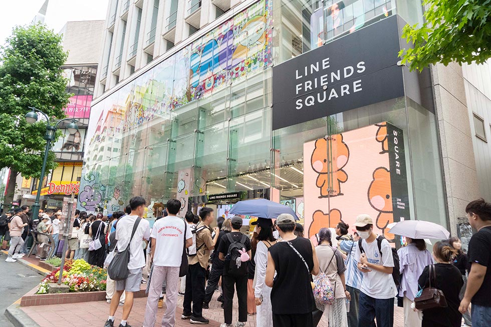 NewJeans、BTSファンが大行列 LINEのキャラショップが渋谷に登場：日経クロストレンド