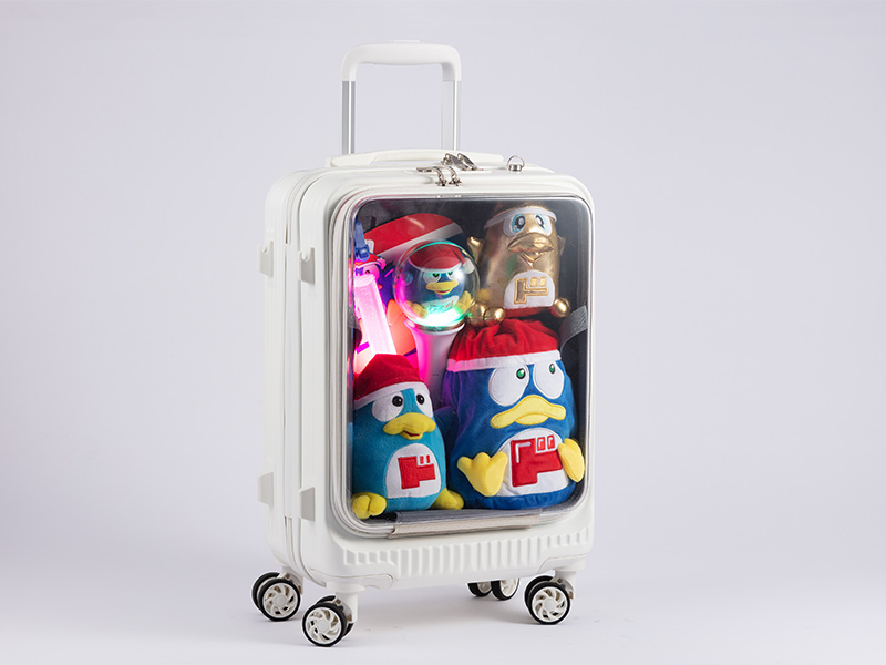 “ドンキらしさ”満載の「推し勝キャリーケース」　推し活民の意見反映