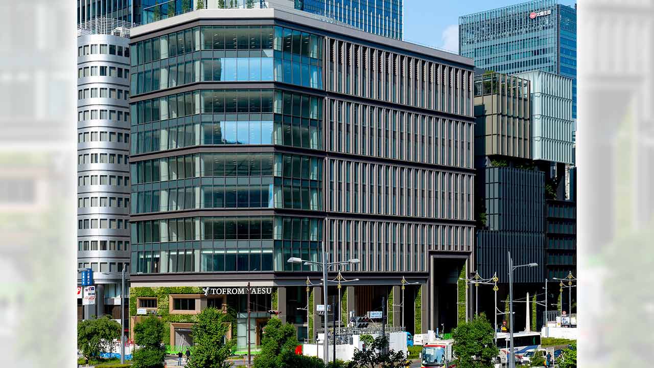 東京駅直結「TOFROM YAESU TOWER」開業 館内に人を囲い込まない設計
