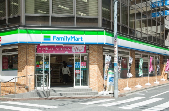 東池袋にある「サンシャイン60」内のファミリーマート本社に近く、大型スーパーや専門学校にも隣接。利用客はビジネスパーソンと学生が多い<br>定点観測日 2018年7月18日(水) *情報は当時のもの