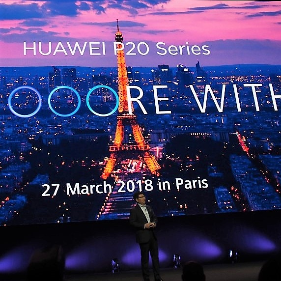 ファーウェイはPシリーズの新機種「HUAWEI P20」を3月27日、パリで発表する。写真は2月25日のファーウェイ新製品発表会より