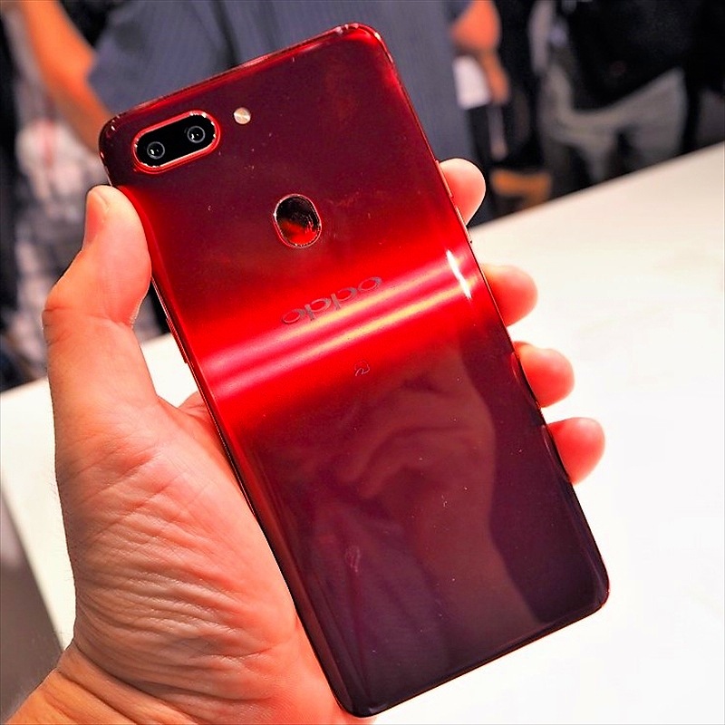 R15 Proの背面にはFeliCaマークがある。写真は8月22日のオッポ ジャパン新製品記者発表会より