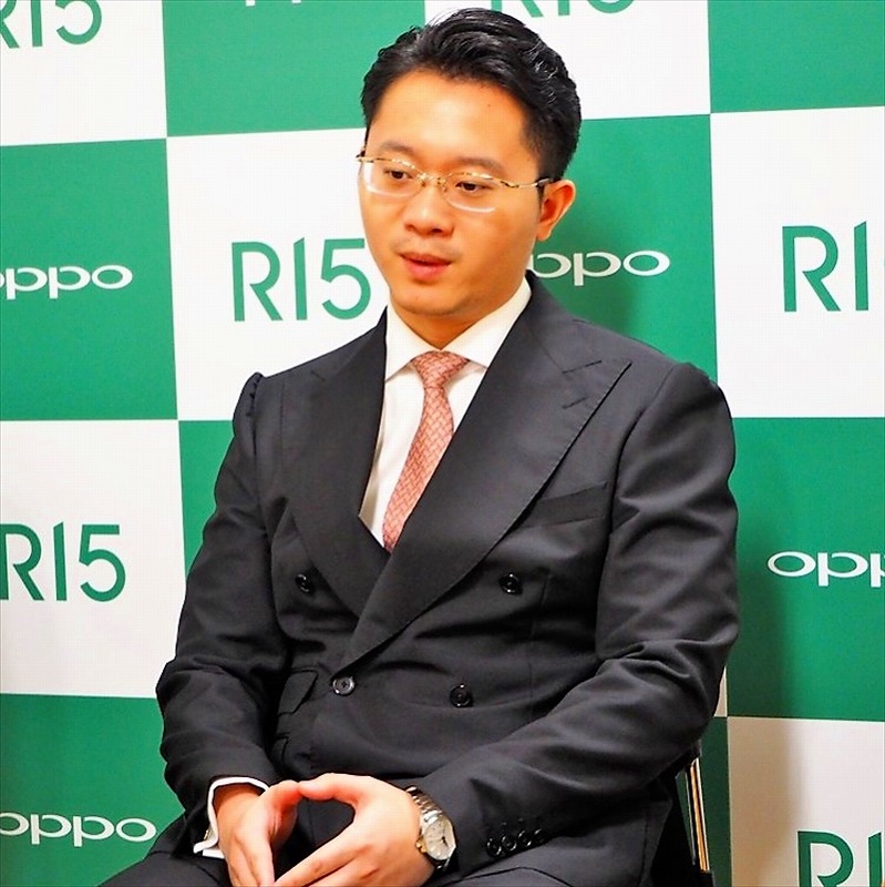 オッポ ジャパンの鄧宇辰社長は、FeliCaの搭載について「日本市場に本気で取り組む証し」だと話している。写真は8月22日のオッポ ジャパン新製品記者発表会より