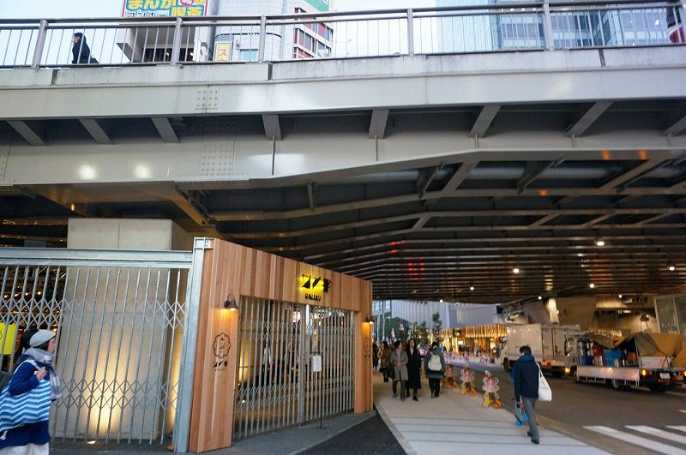 16年12月9日 新宿駅の甲州街道高 日経クロストレンド 16年12月9日 新宿駅の甲州街道高 日経クロストレンド