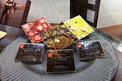 チョコレート専門店「ベルアメール」（1階）は12種類の紀尾井町店限定商品を販売