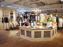 地元の顧客から支持される婦人服のセレクト 日経クロストレンド 地元の顧客から支持される婦人服のセレクト 日経クロストレンド