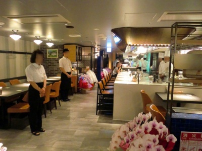 「カジュアル鉄板 伊達」は、東京駅一番街地下1階の牛タン料理専門店「杜」、焼き鳥店「一鶏」を運営する伊達の新ブランド。席数52