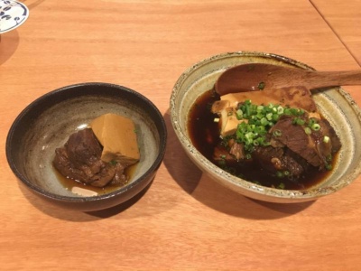 看板メニューだという「肉豆腐」（税別780円）は、国産黒毛和牛のすね肉を使用。豆腐も味がよく染みていて、酒に合いそうだ