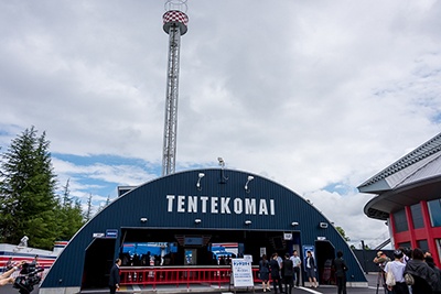 富士急ハイランドに2016年7月16日にオープンした新アトラクション「テンテコマイ」