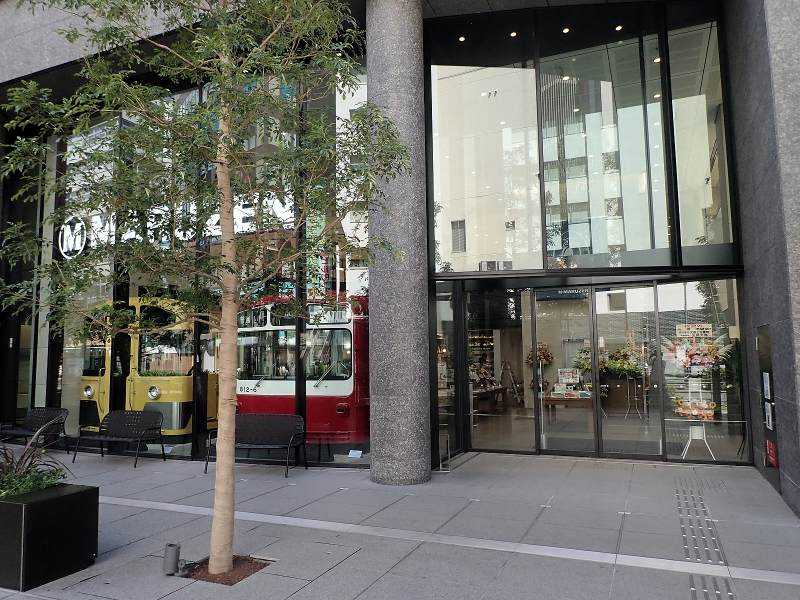 丸善 池袋店の外観 ジュンク堂書店に向か 日経クロストレンド