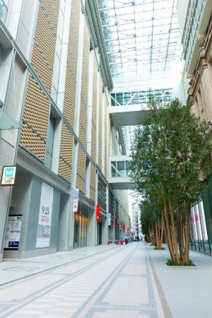 日本橋高島屋新館開業 営業時間バラバラ の理由 日経クロストレンド 日本橋高島屋新館開業 営業時間バラバラ の理由 日経クロストレンド