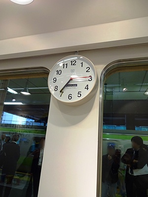 店内に設置されている時計はサウナ用で数字が「分」表示なので、出来上がり時間が見やすい