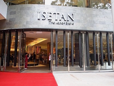 三越伊勢丹 百貨店改革はマレーシアから 日経クロストレンド 三越伊勢丹 百貨店改革はマレーシアから 日経クロストレンド