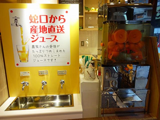 蛇口からみかんジュース マニアックなご当地グルメが集まる浅草の まるごとにっぽん 日経クロストレンド 蛇口からみかんジュース マニアックなご当地グルメが集まる浅草の まるごとにっぽん 日経クロストレンド